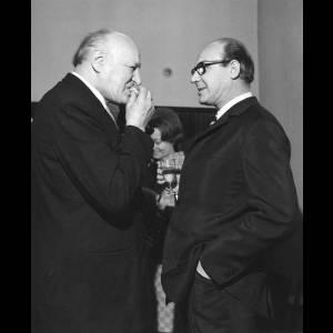 Tadeusz Ochlewski i Andrzej Markowski. Warszawa, Stowarzyszenie Polskich Artystów Muzyków.
Zdjęcie prawdopodobnie z 1966 .
Autor zdjęcia: Andrzej Zborski.