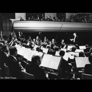 1970lub1971_WLutoslawski_dyryguje2_FN_original_copy_1