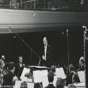 WJ1967_Lutoslawski_dyryguje_IISymfonia6_original
