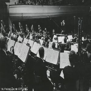 WJ1967_Lutoslawski_dyryguje_IISymfonia7_original