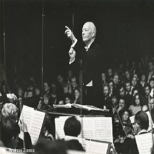 WJ1988_Lutoslawski_dyryguje_original