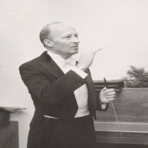 Witold_Lutoslawski_we_fraku_original