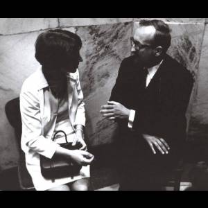 Wanda Wiłkomirska i Krzysztof Penderecki podczas rozmowy w kuluarach Filharmonii Narodowej. © Andrzej Zborski
