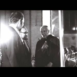 Peter Lagger, Krzysztof Penderecki i Kardynał Stefan Wyszyński podczas koncertu w Katedrze św. Jana w Warszawie. W programie: 
