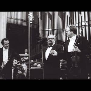 Antoni Wit, Krzysztof Penderecki i Grigorij Żyslin na estradzie Filharmonii Narodowej po wykonaniu 
