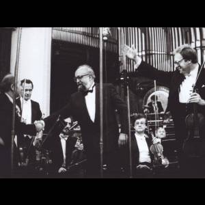 Antoni Wit, Krzysztof Penderecki i Grigorij Żyslin na estradzie Filharmonii Narodowej po wykonaniu 