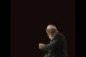 "Koncert na flet i orkiestrę kameralną" Krzysztofa Pendereckiego w wykonaniu łukasza Długosza pod batutą kompozytora.