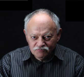 Portrait photo of Andrzej Zarycki