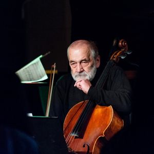 Portrait photo of Andrzej Wróbel